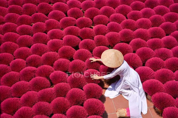 Blouse tay phồng quá đà: Tay phồng quá to dễ khiến tổng thể trông nặng nề, thay vào