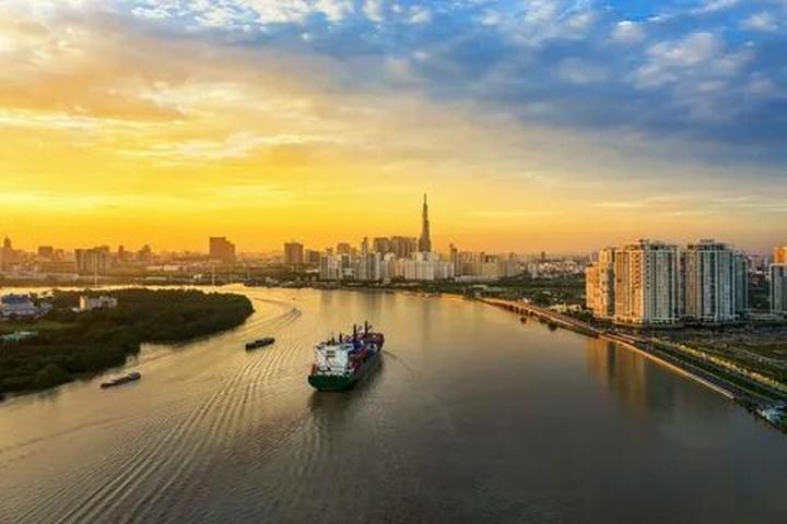 Hotspot Matrix: Biến Phương Oanh diện set đồ 50 thành cơ hội marketing đột phá